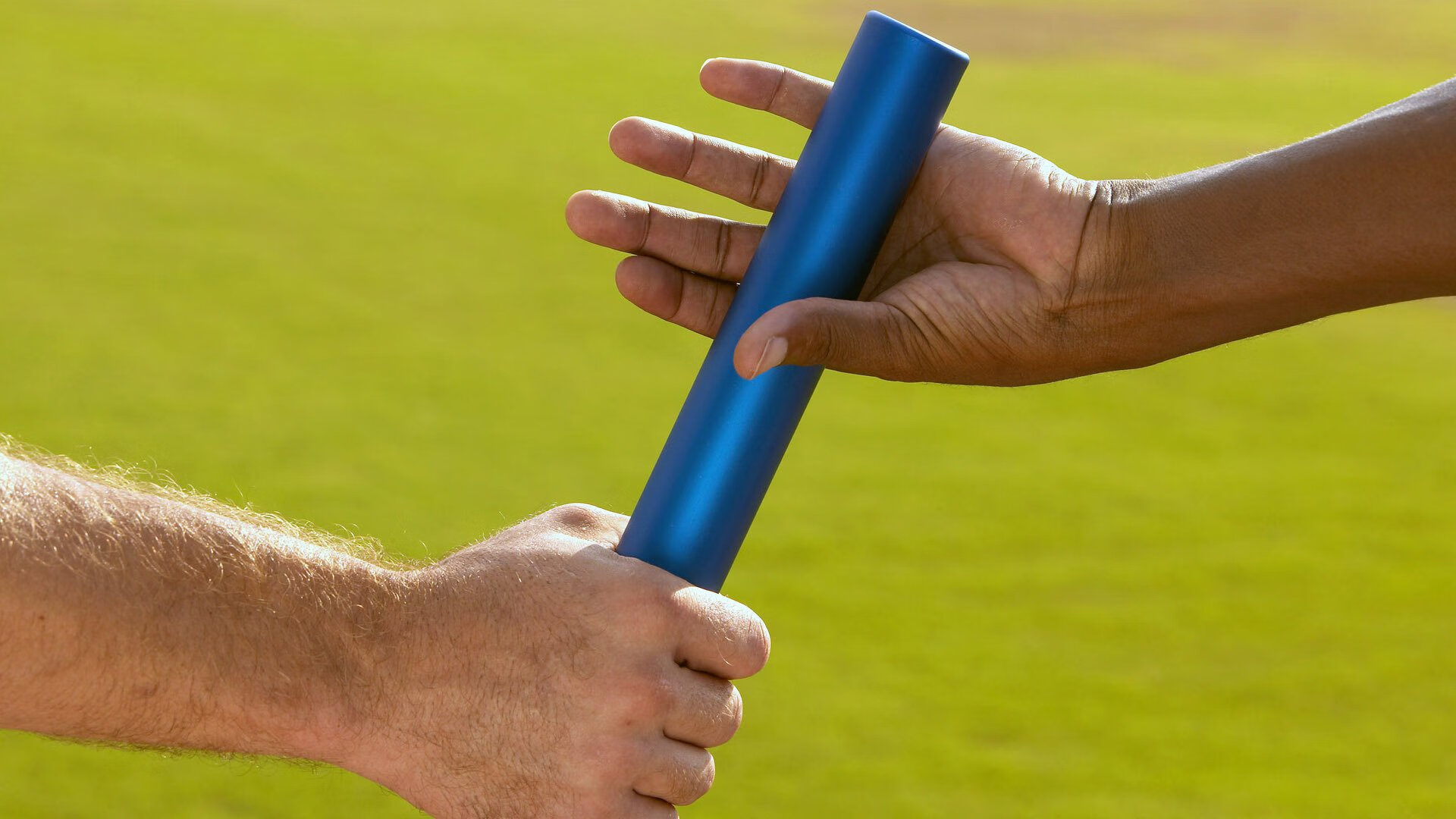 _城市夜跑狂欢:灯火辉煌中的运动盛宴_,夜跑文案城市很空