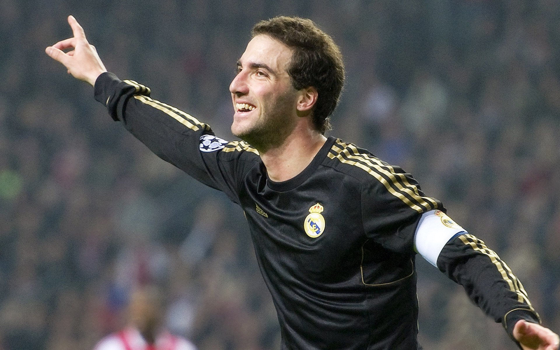 乐鱼（LEYU）体育-场外狂欢：车迷盛会与文化展演